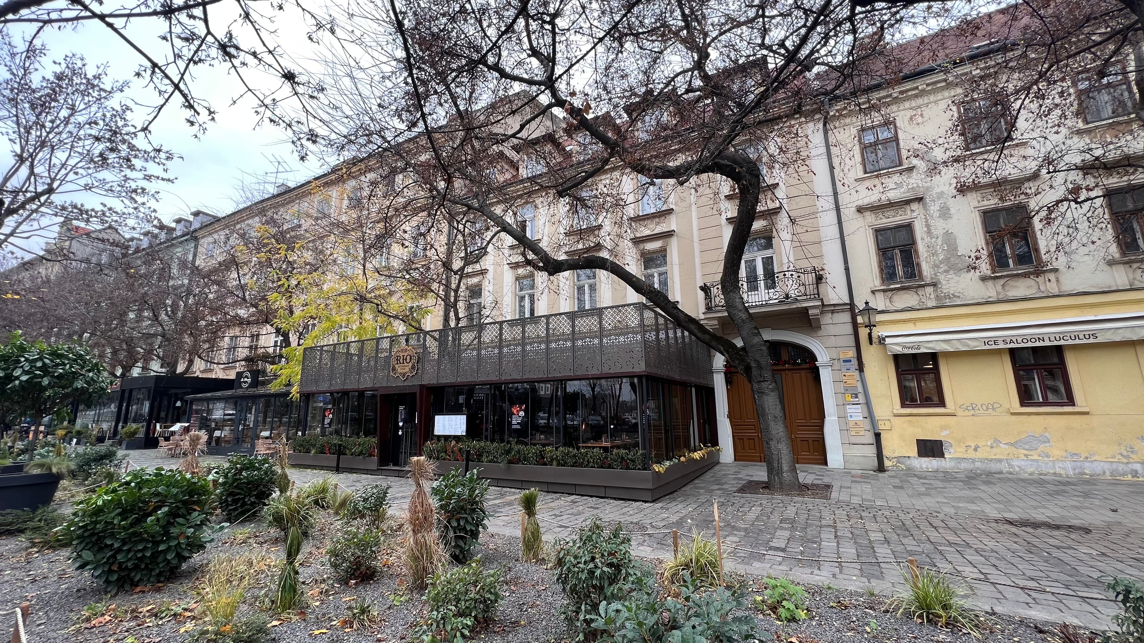 Hviezdoslavovo námestie 15