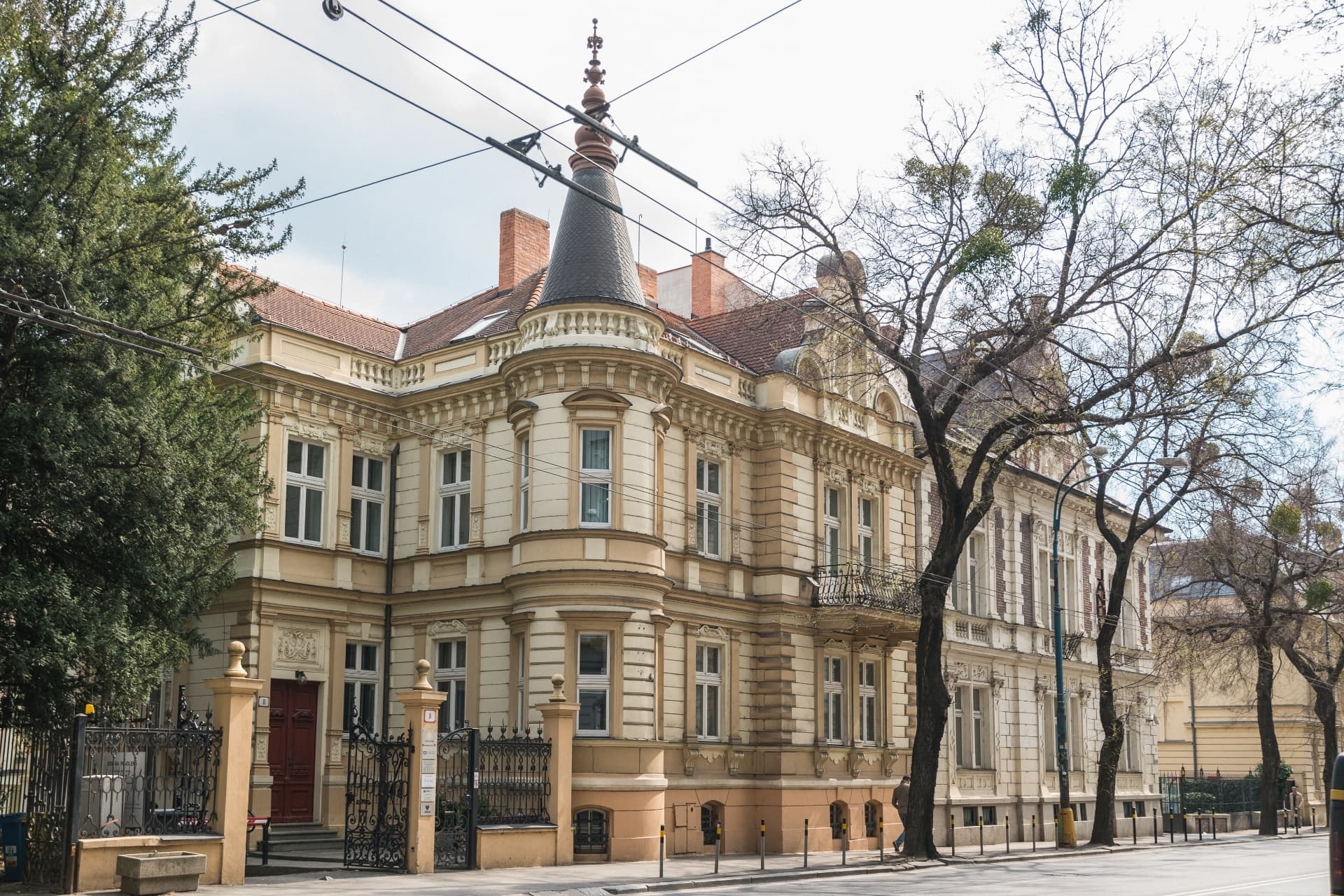 ŠTEFÁNIKOVA 8