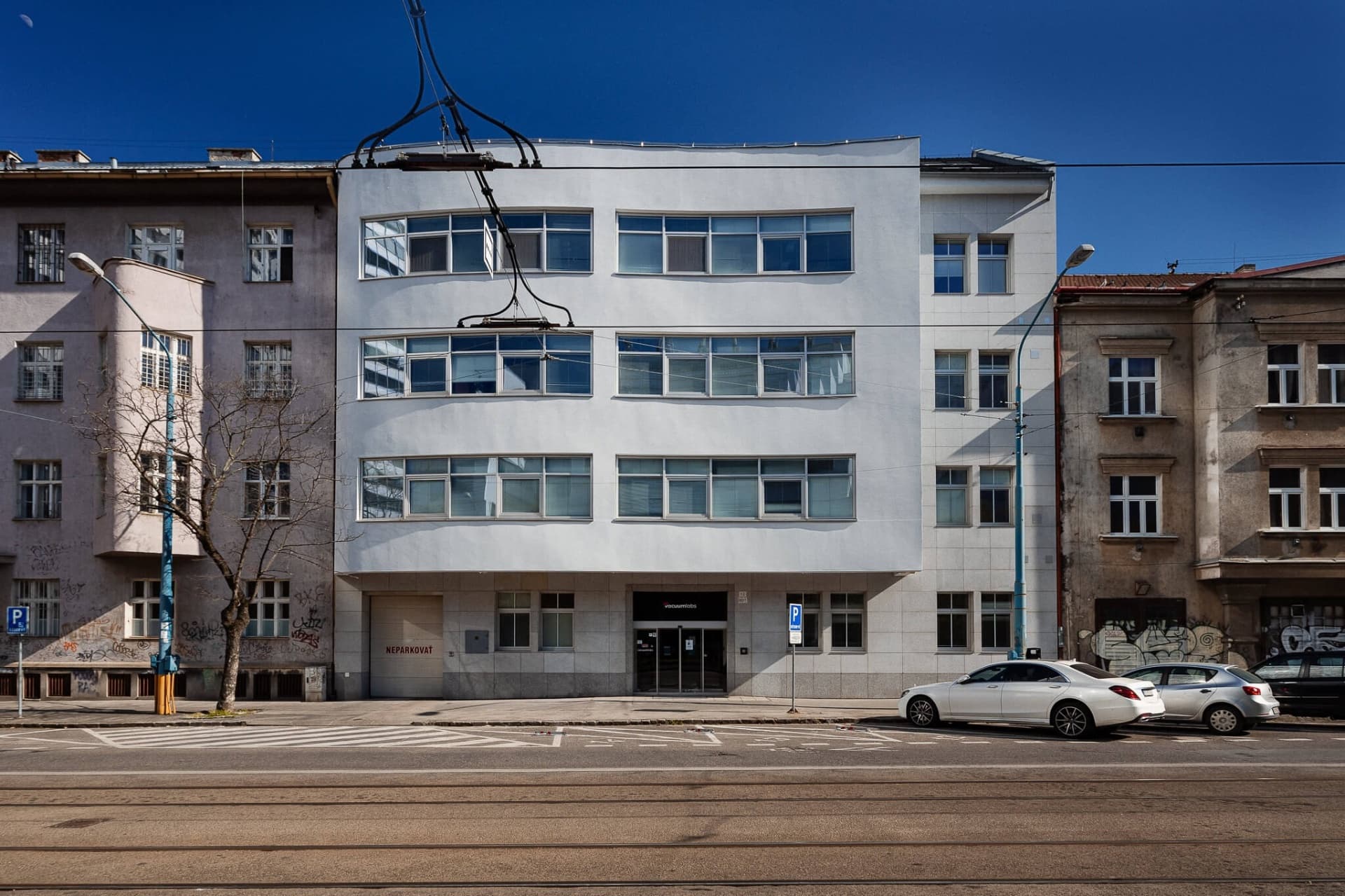 Obchodné priestory - BANKOVÝ DOM