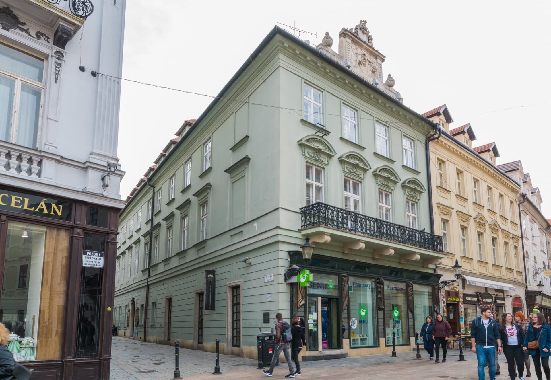 GREEN HOUSE