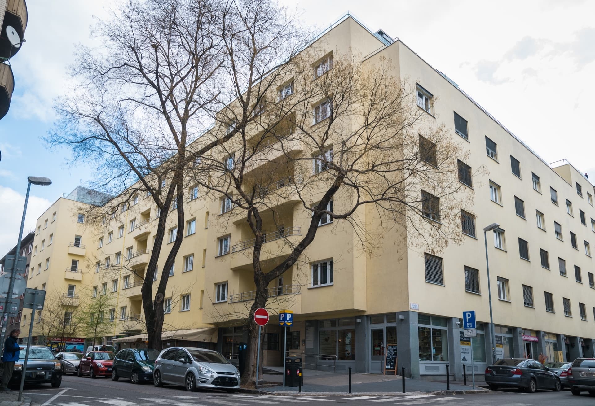 ELAG HOUSE