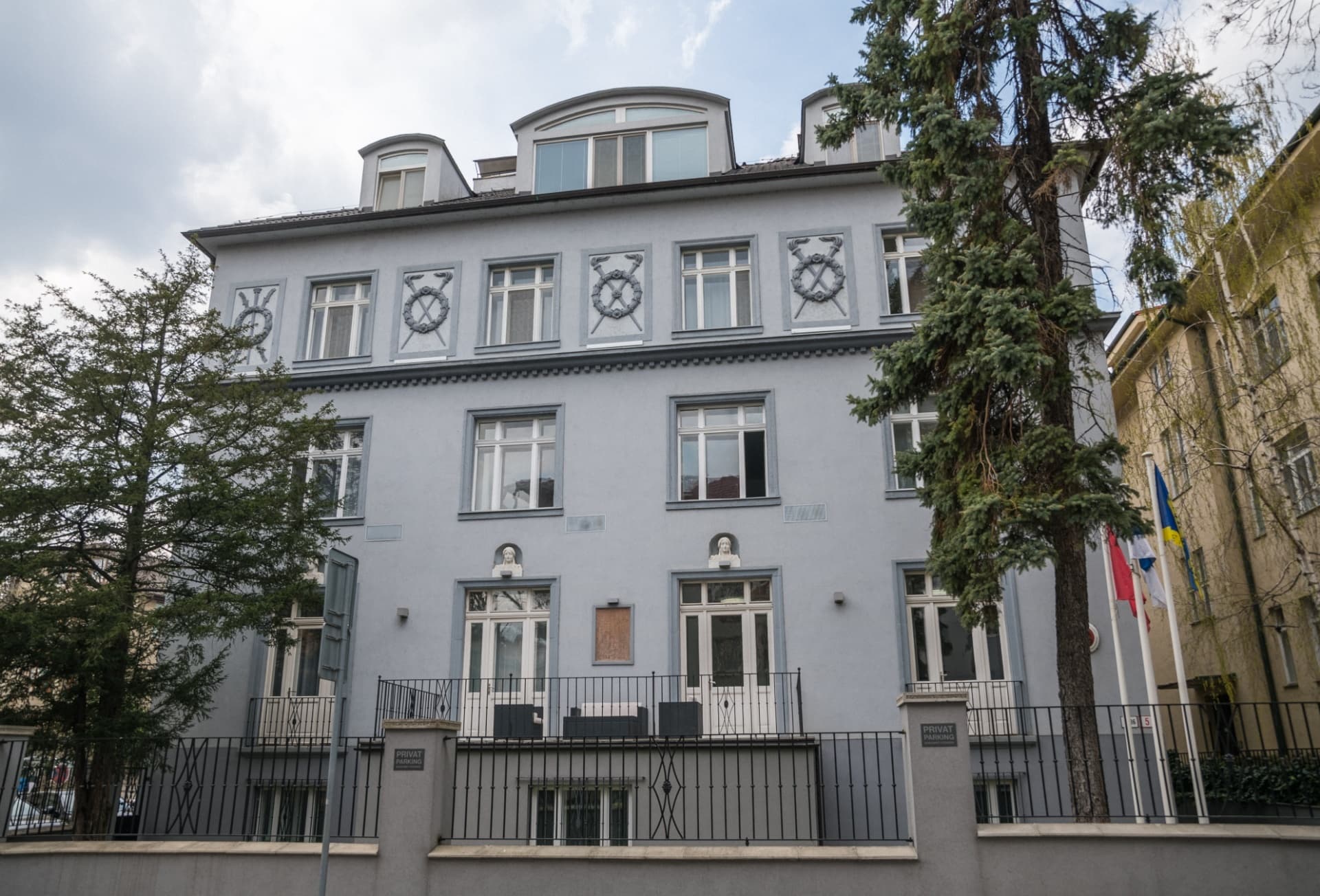 MOYZESOVA 5