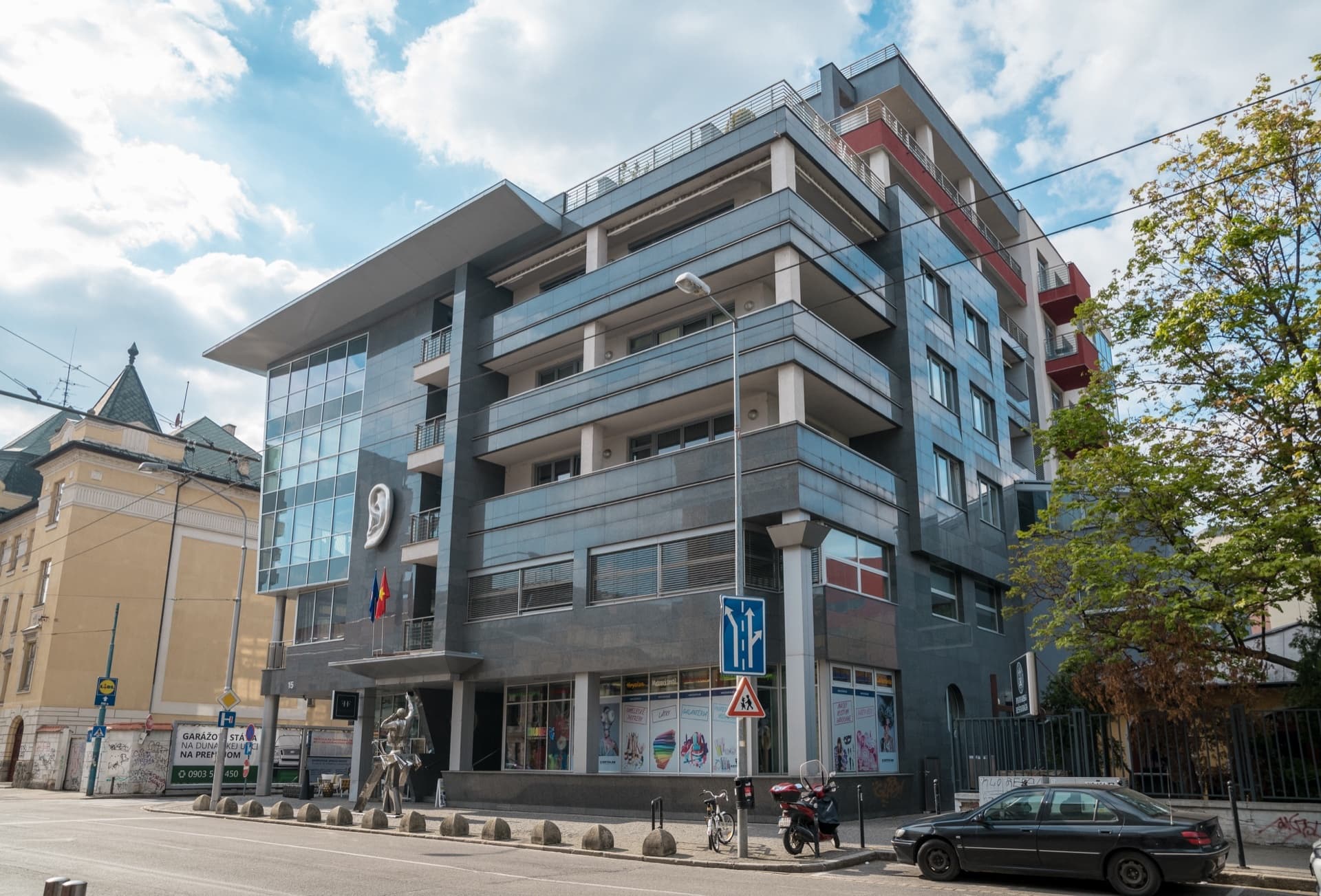 DUNAJSKÁ 15